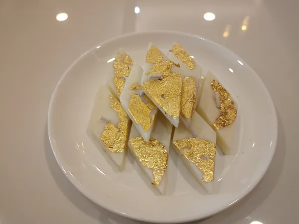 Gold_Leaf_Decorative_Flakes