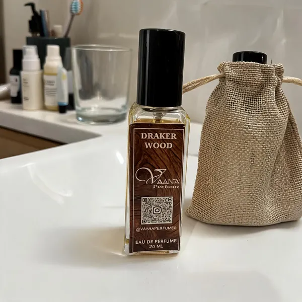 Vaana_Draker_Wood_Oud_Sandalwood_Amber_Eau_De_Parfum