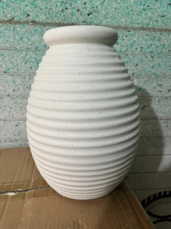 Ceramic_Contemporary_Ribbed_Decorative_Vase