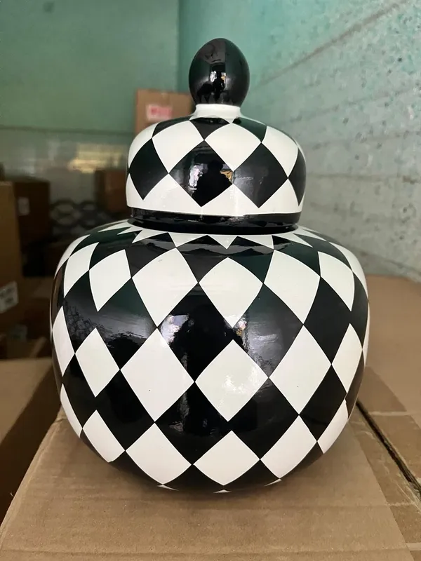 Ceramic_Traditional_Diamond_Pattern_Ginger_Jar