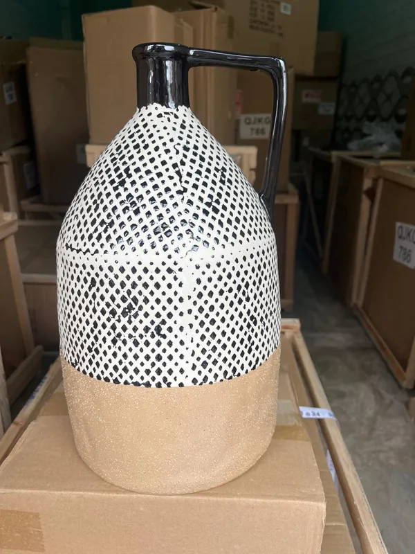 Ceramic_Two-Tone_Perforated_Decorative_Vase