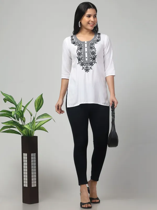 White_Viscose_Rayon_Premium_Straight_Kurta_For_Women