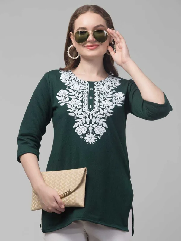 Karigari_collection_Women_Embroidered_Kurta_(Green)
