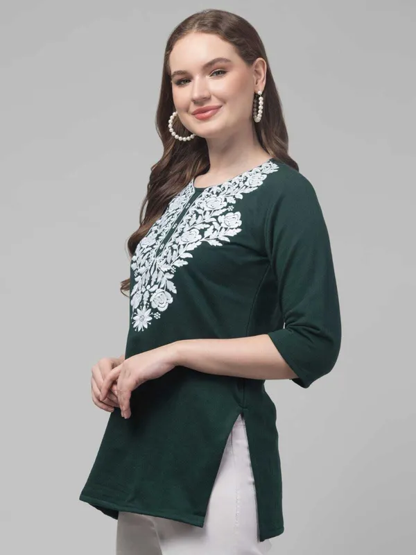 Karigari_collection_Women_Embroidered_Kurta_(Green)