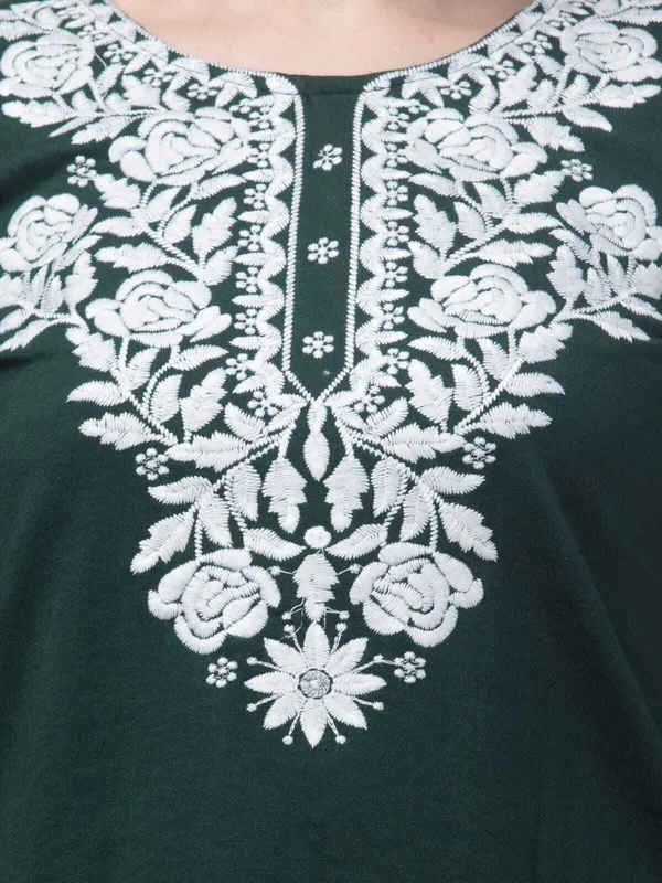 Karigari_collection_Women_Embroidered_Kurta_(Green)