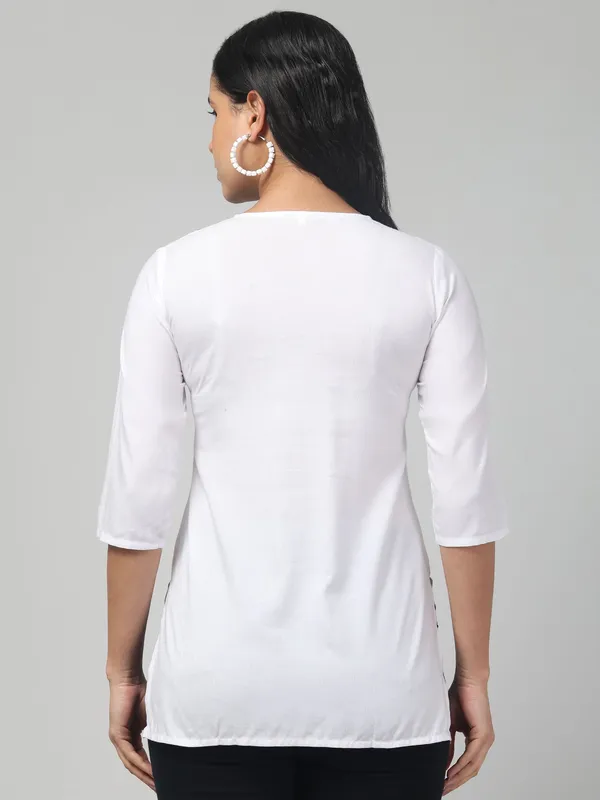 karigari_collection_Women_Embroidered_Kurta_(White)