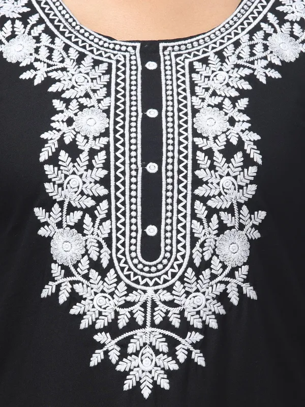 karigari_collection_Women_Embroidered_Kurta_(Black)