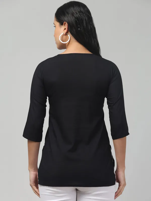 karigari_collection_Women_Embroidered_Kurta_(Black)