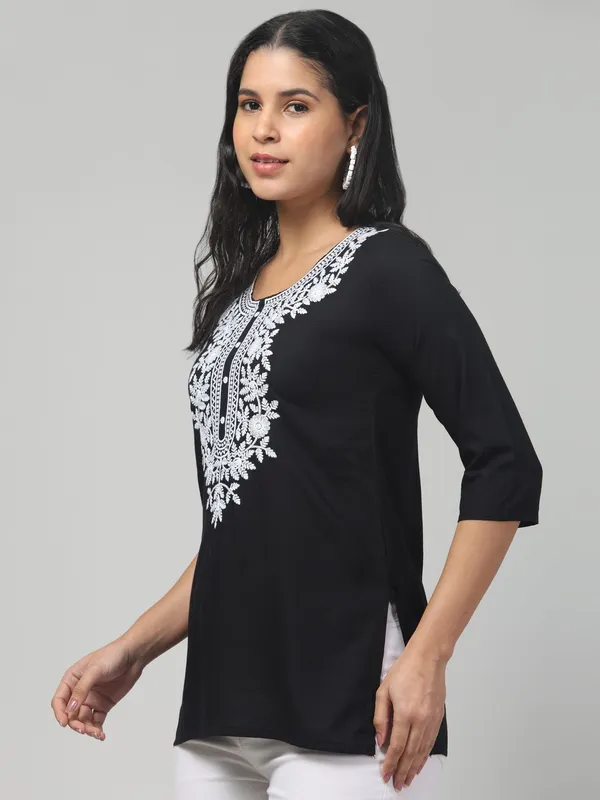 karigari_collection_Women_Embroidered_Kurta_(Black)
