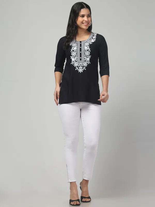 karigari_collection_Women_Embroidered_Kurta_(Black)