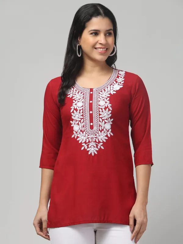 karigari_collection_Women_Embroidered_Kurta_(Maroon)