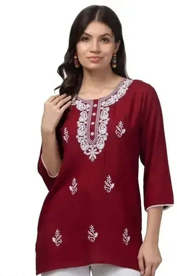 Karigari_Collection_Women_Embroidered_Kurta_(Maroon)