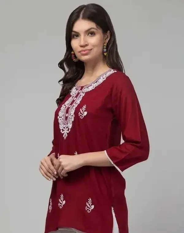 Karigari_Collection_Women_Embroidered_Kurta_(Maroon)