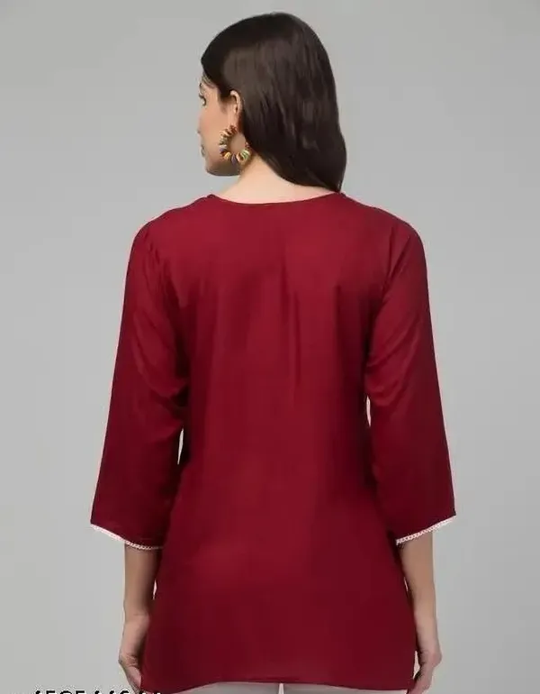 Karigari_Collection_Women_Embroidered_Kurta_(Maroon)