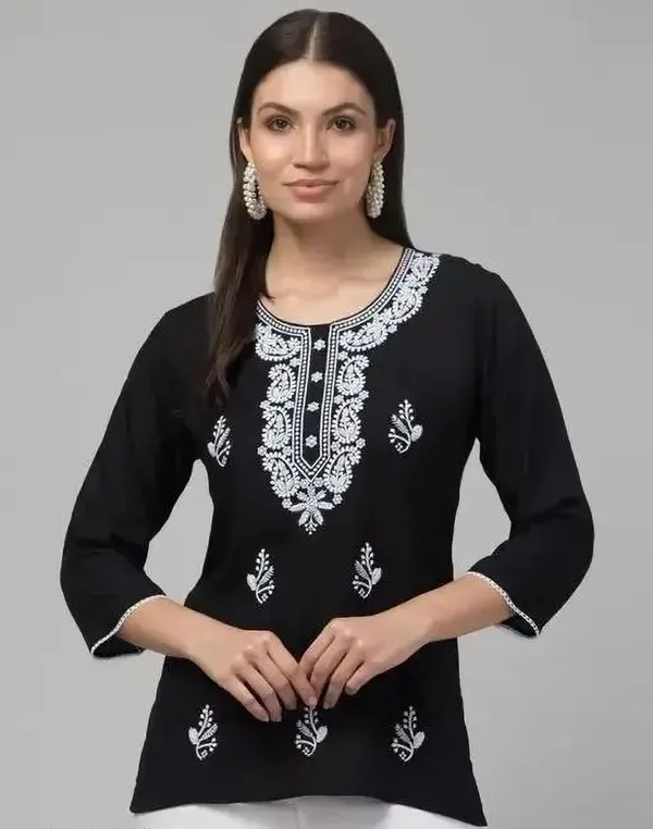 Karigari_Collection_Women_Embroidered_Kurta_(Black)