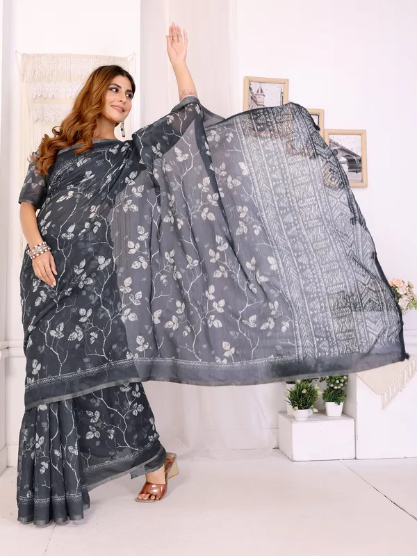 Grey_Chanderi_Cotton_Floral_Print_Saree_With_Blouse_For_Women