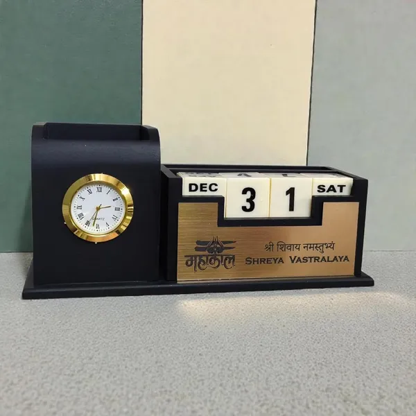 Wooden_Desk_Organizer_With_Pen_Stand_And_Clock