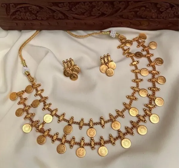 Gold-Tone_Traditional_Coin_Necklace_Set_for_Women