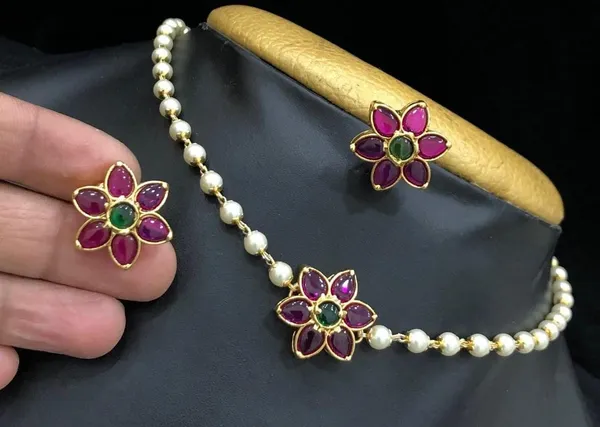 Gold_Tone_Pearl_Floral_Necklace_Set_for_Women