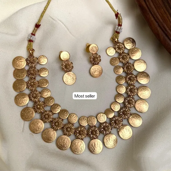 Gold-Tone_Coin_Motif_Necklace_Set_For_Women