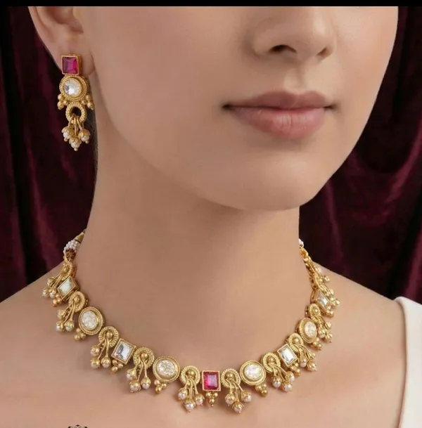 Gold-Tone_Kundan_Necklace_Set_For_Women