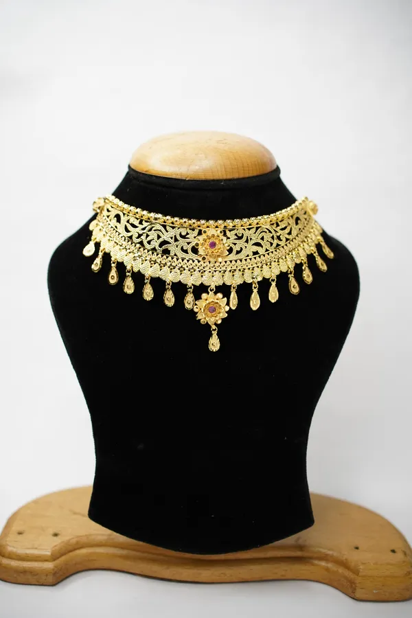Premium_Gold_Plated__Floral_Choker_Necklace_Set_For_Women