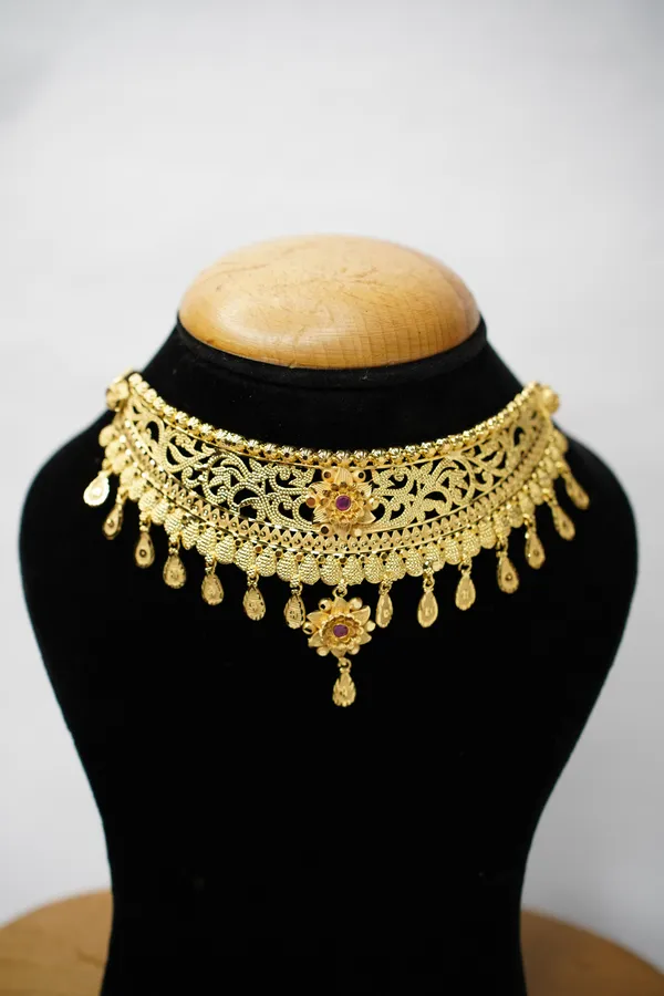 Premium_Gold_Plated__Floral_Choker_Necklace_Set_For_Women