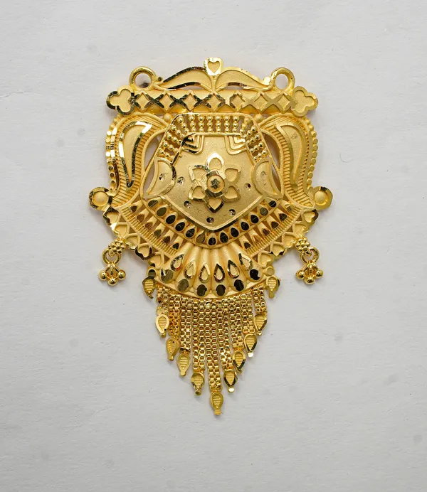 Premium_Gold_Plated__Ornate_Pendant_For_Women