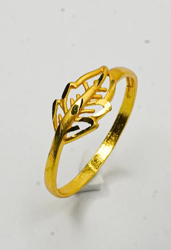 Premium_Gold_Plated__Leaf_Motif_Ring_For_Women