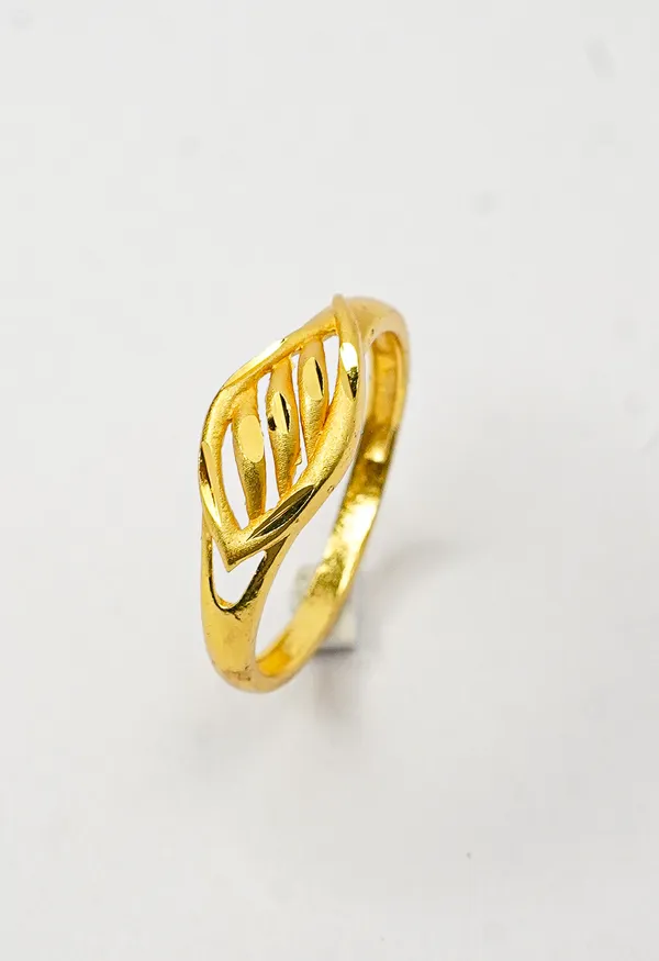 Premium_Gold_Plated__Leaf_Design_Ring_For_Women