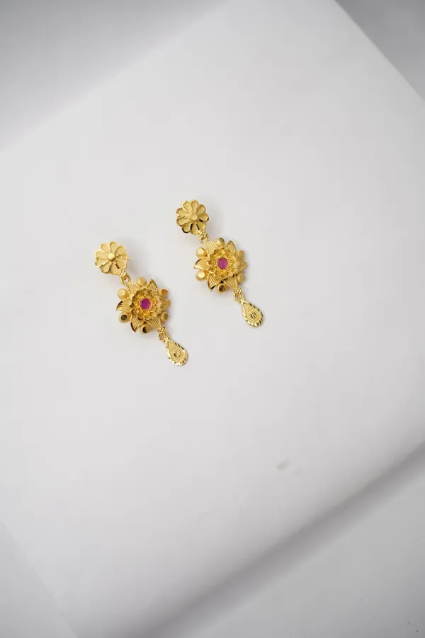 Premium_Gold_Plated__Floral_Choker_Necklace_Set_For_Women