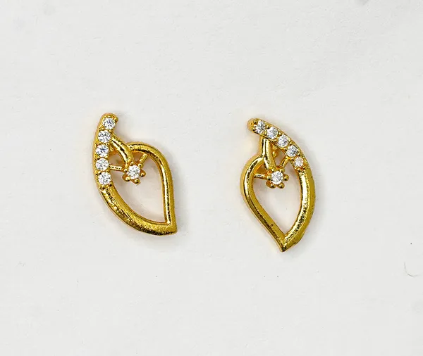 Premium_Gold_Plated__Leaf_Design_Earrings_For_Women