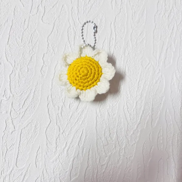 Yellow_Crochet_Daisy_Bag_Charm_For_Women