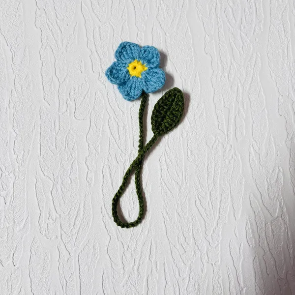 Blue_Crochet_Flower_Leaf_Bag_Charm