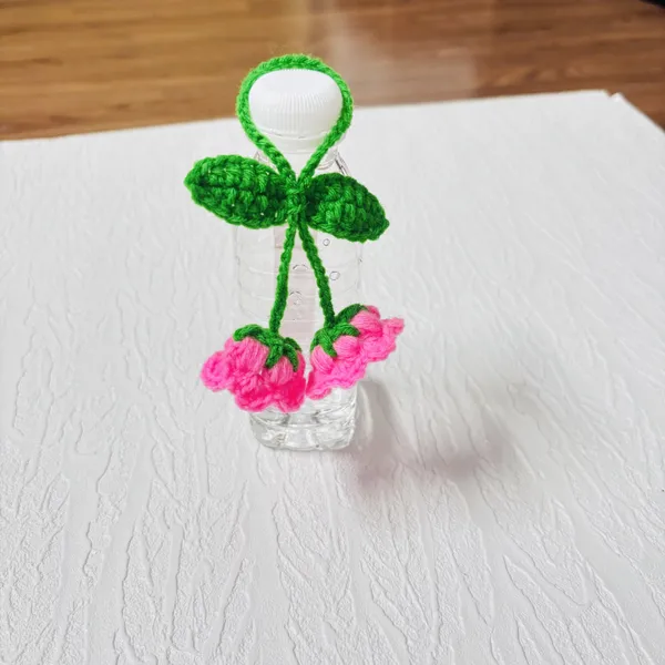 Green_Crochet_Flower_Bag_Charm_With_Pink_Flowers