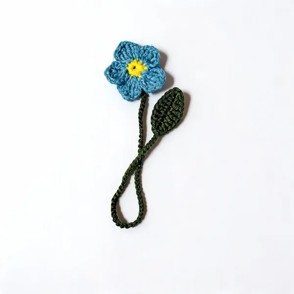 Blue_Crochet_Flower_Leaf_Bag_Charm