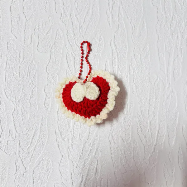 Crochet_Red_And_White_Heart_Bag_Charm