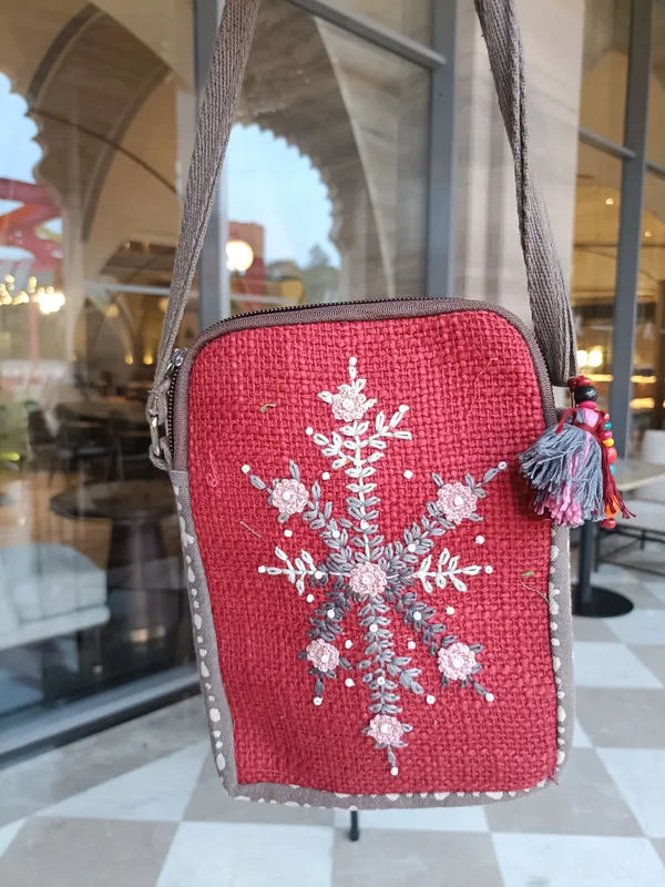 Red_Jute_Mobile_Bag_Mobile_Users
