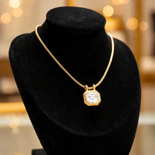 Gold_Metal_Necklace_Women