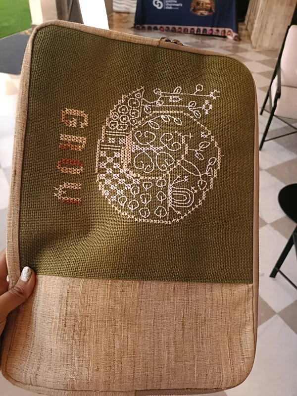 Beige_Green_Jute_Ipad_Cover_Tablet_Users