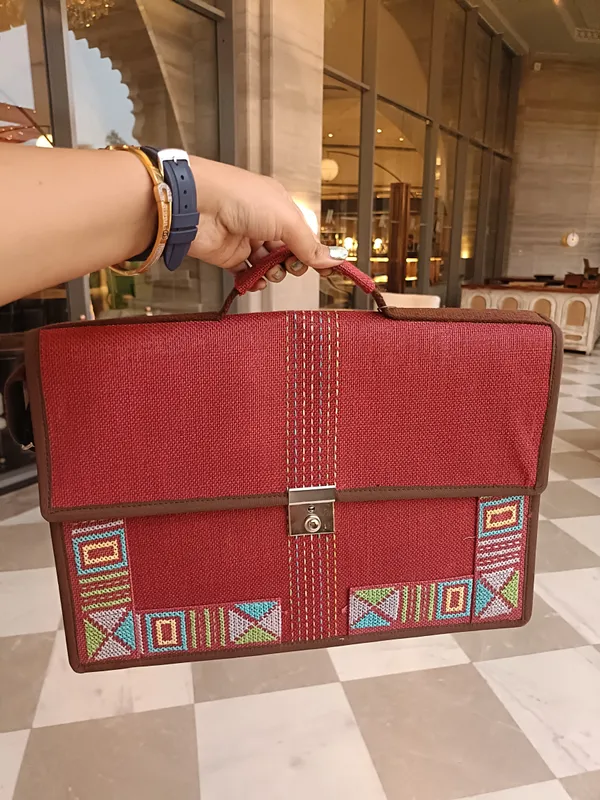 Red_Jute_Laptop_Bag_Professionals_&_Students