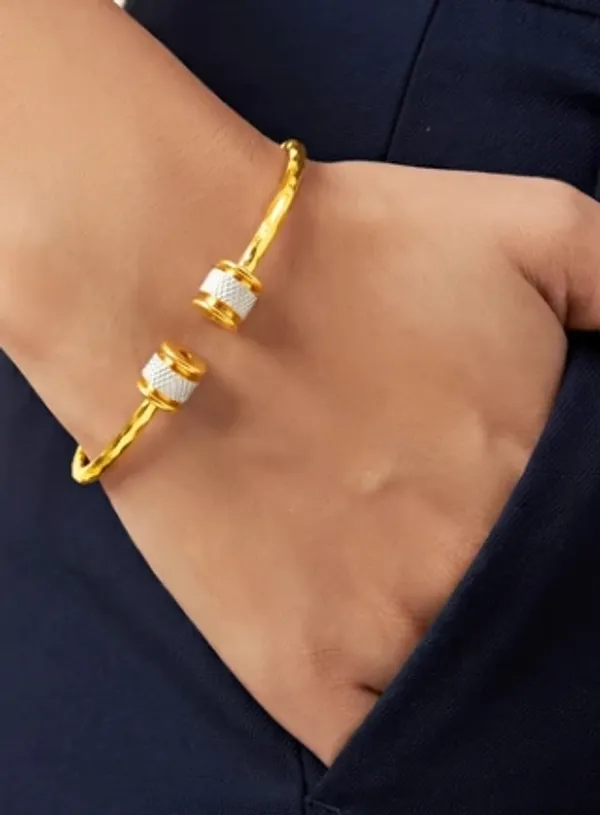 Gold_Metal_Bracelet_Women
