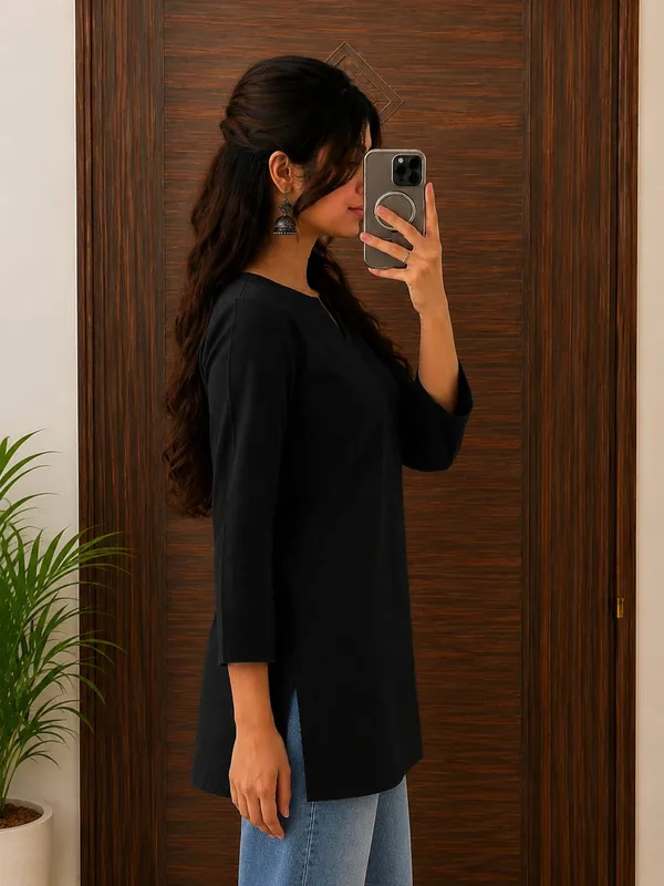 Black_Cotton_Flex_Straight_Fit_Tunic_For_Women