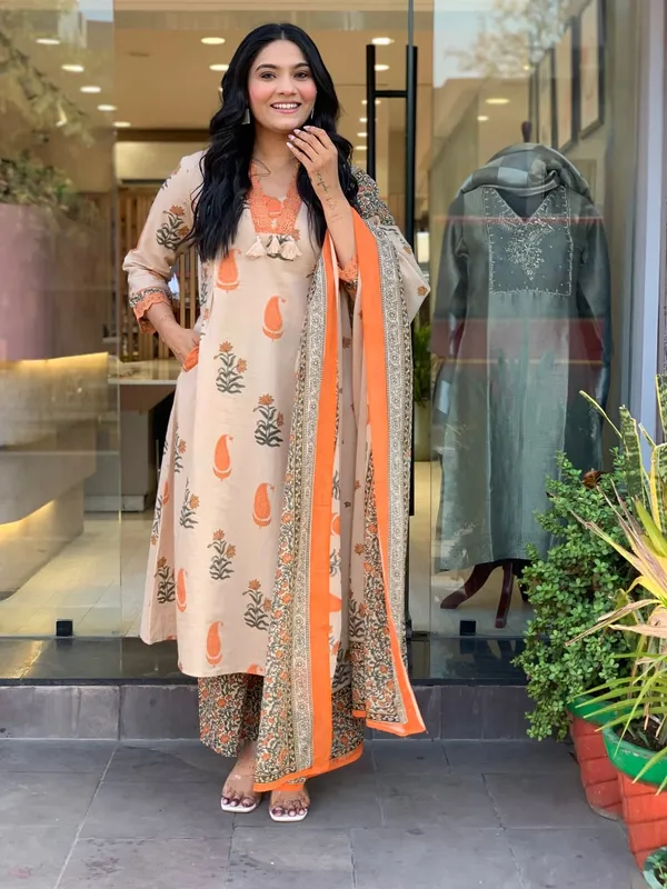 Beige_Printed_Ethnic_Kurta_Set_for_Women