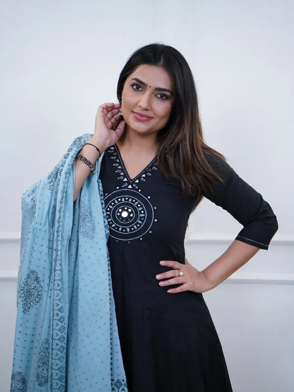 Black_Anarkali_Kurta_Set_With_Printed_Dupatta_for_Women