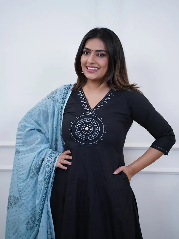 Black_Anarkali_Kurta_Set_With_Printed_Dupatta_for_Women