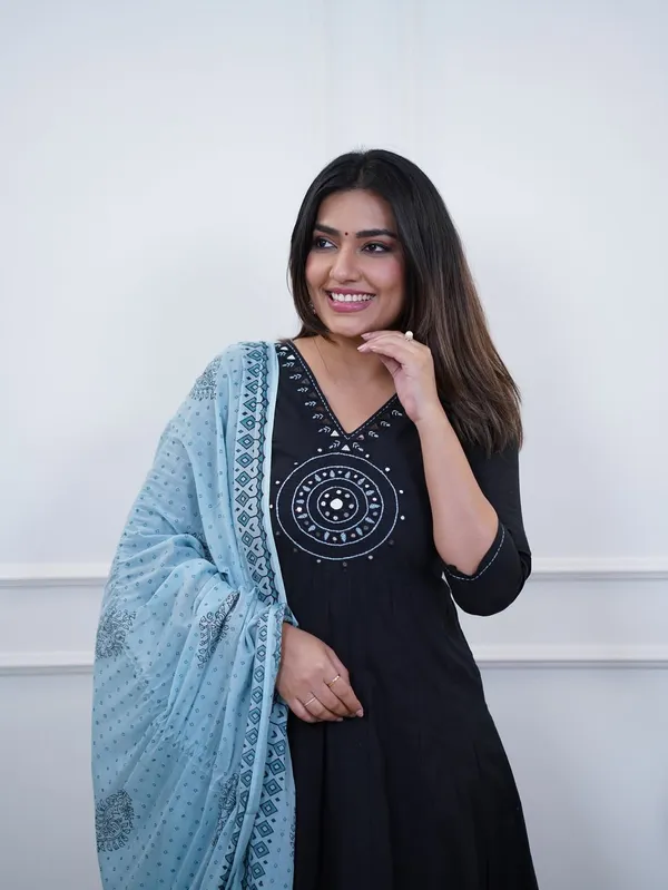 Black_Anarkali_Kurta_Set_With_Printed_Dupatta_for_Women