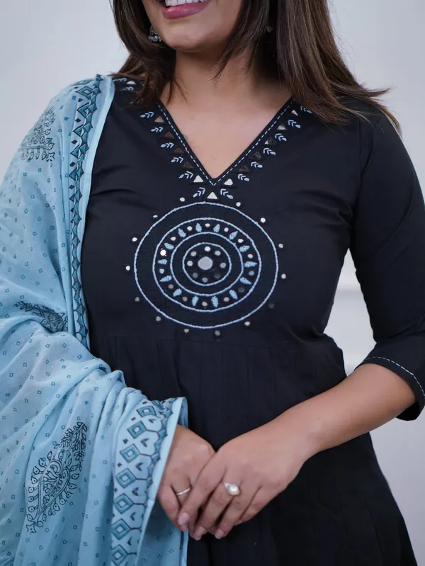 Black_Anarkali_Kurta_Set_With_Printed_Dupatta_for_Women