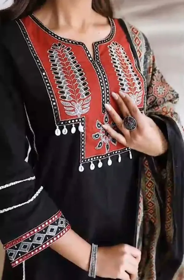 Black_Printed_Kurta_Set_for_Women