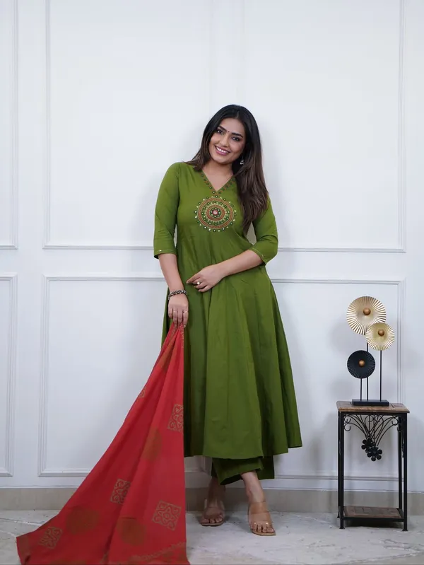 Green_Embroidered_Anarkali_Kurta_Set_for_Women
